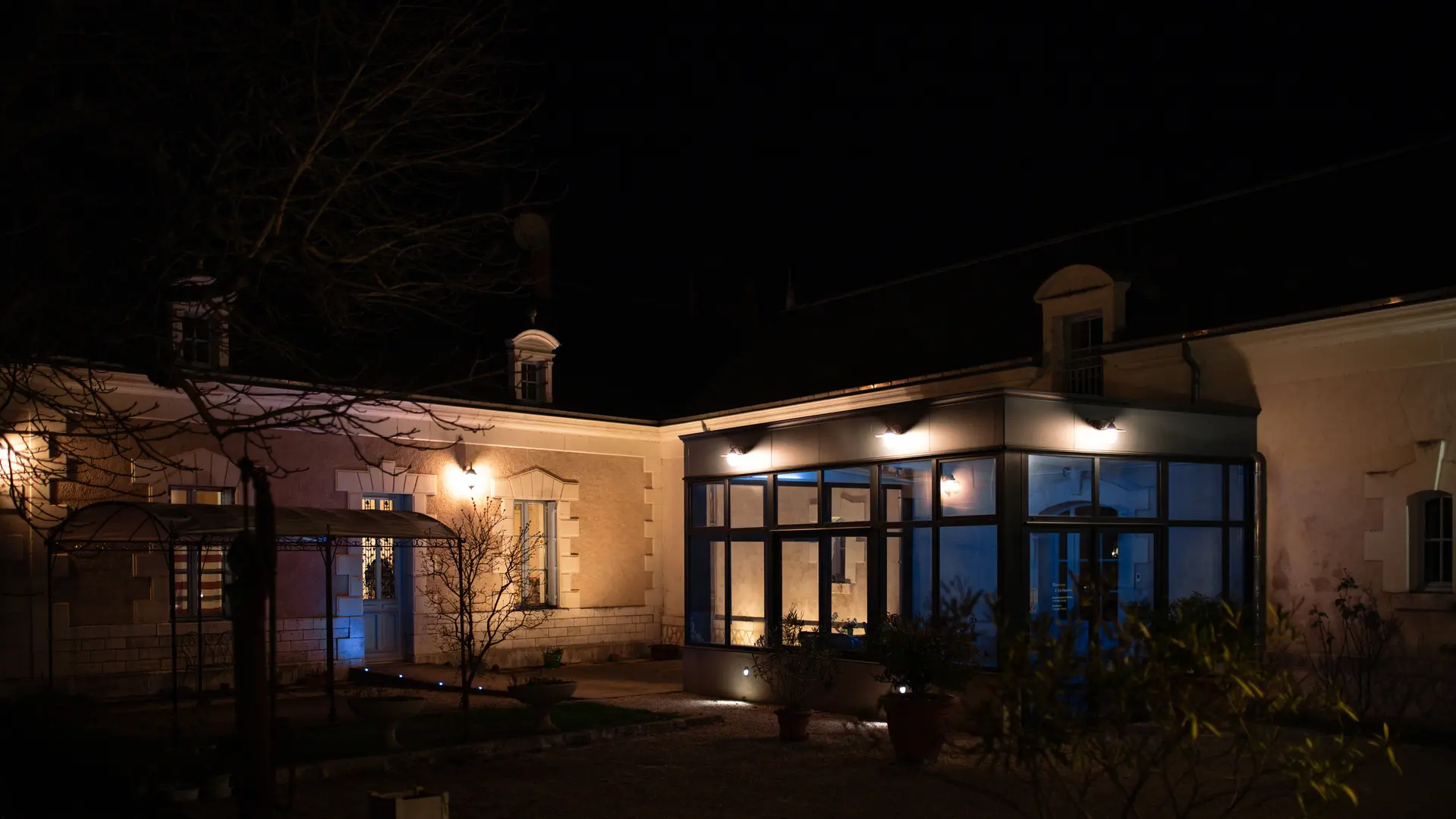 La Varenne by night