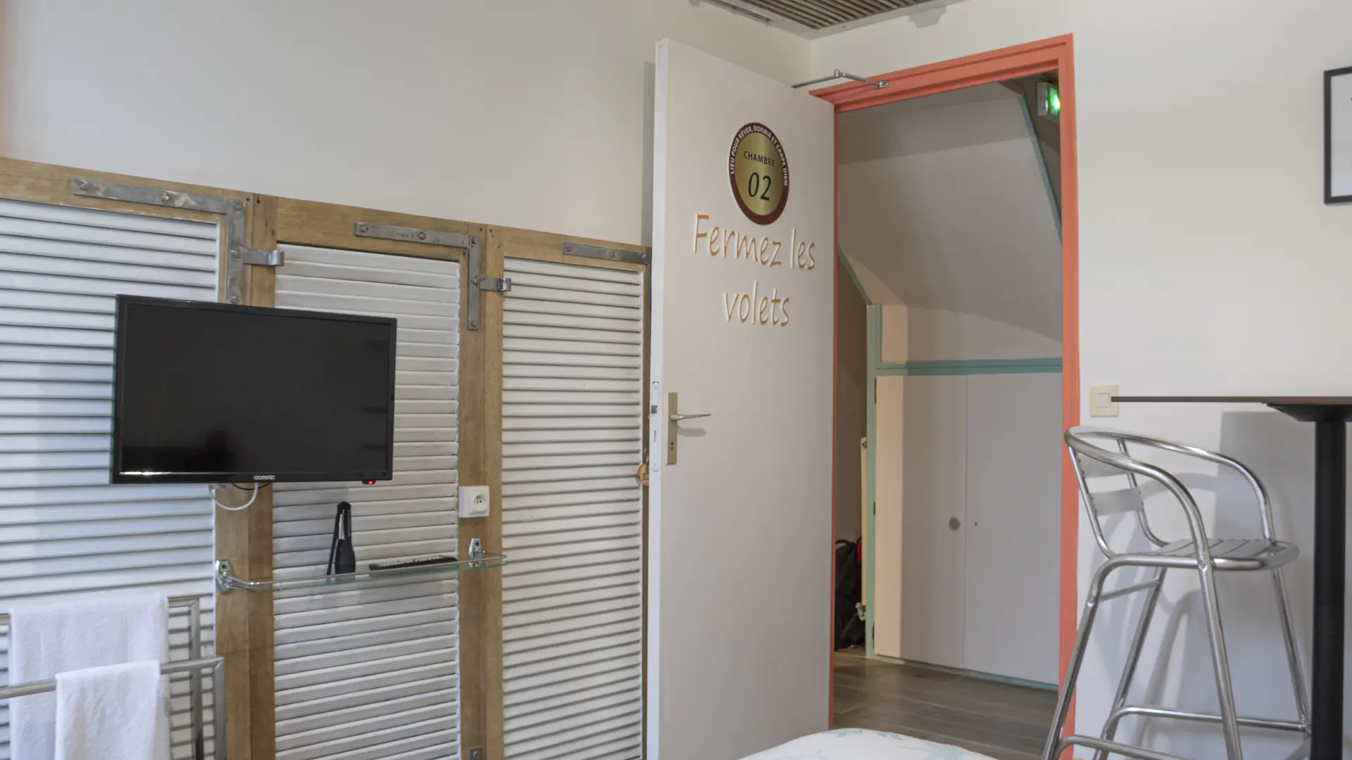 chambre fermez les volets