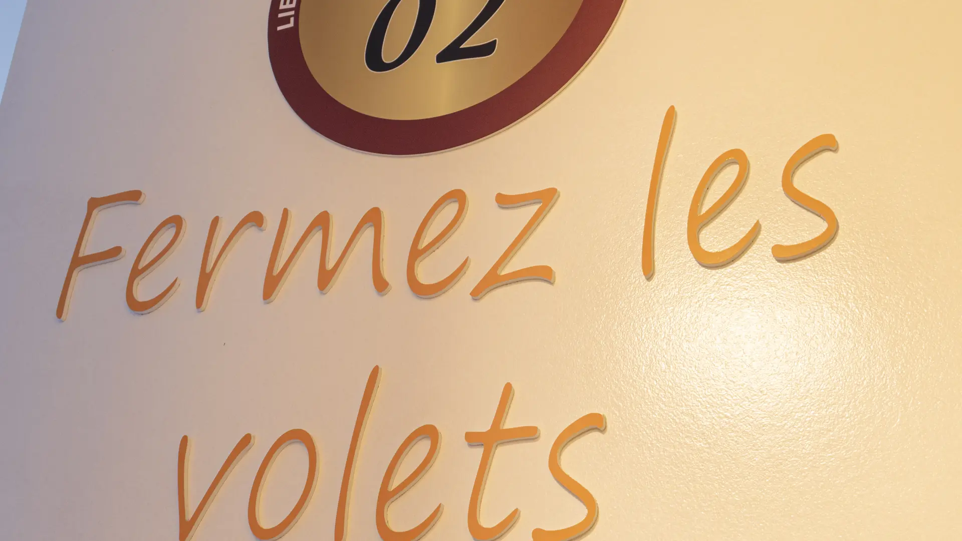 chambre fermez les volets