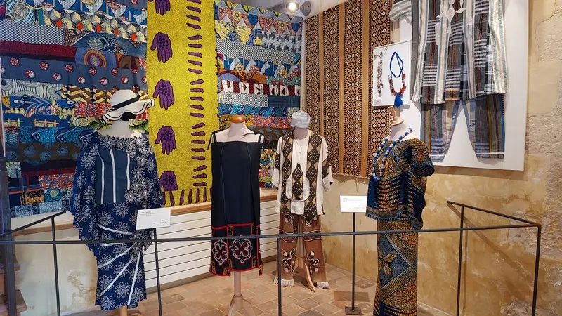 Musée des costumes et parures du monde