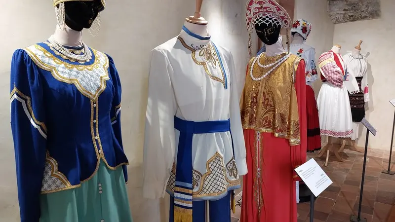 Musée des costumes et parures du monde