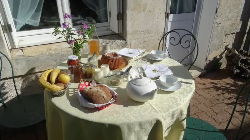 Petit-déjeuner-Chambres-d'hôtes-l'Atelier-du-Coudray-à-Villiers-sur-Loir