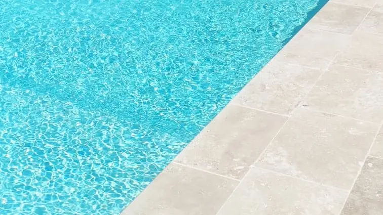 Piscine Gite de Poulas