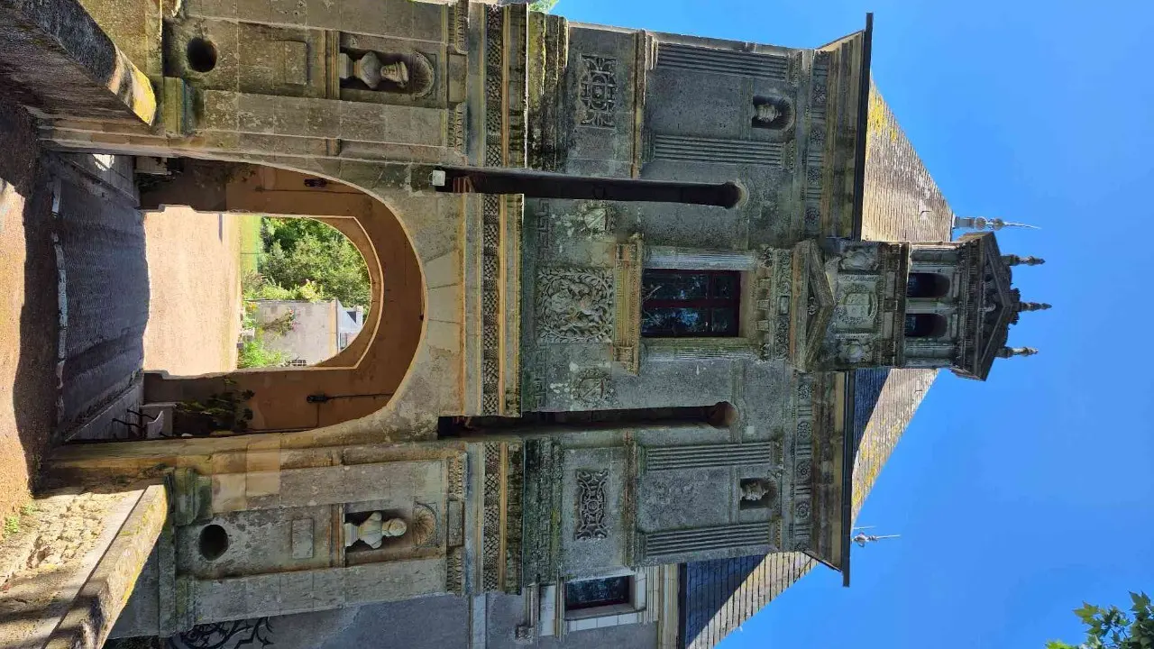 Porche - Château de la Mézière