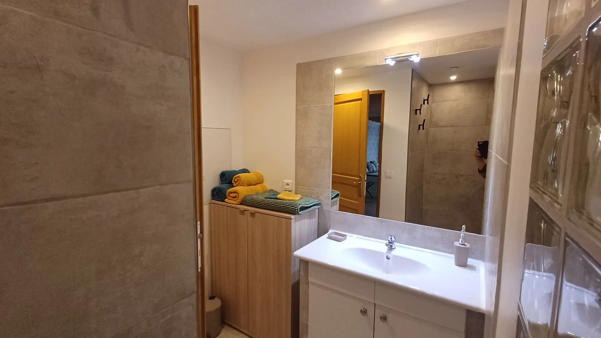 Roseraie Salle de douche