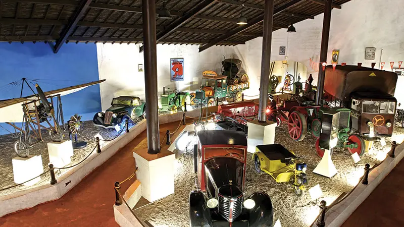 Cité Rétro-Mécanique Maurice Dufresne - Salle Blériot - Azay-le-Rideau, France.