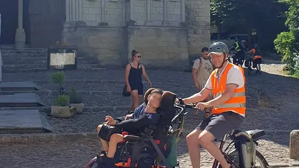 La Loire à vélo accessible avec enfant en fauteuil VeloPlus Candes Saint-Martin