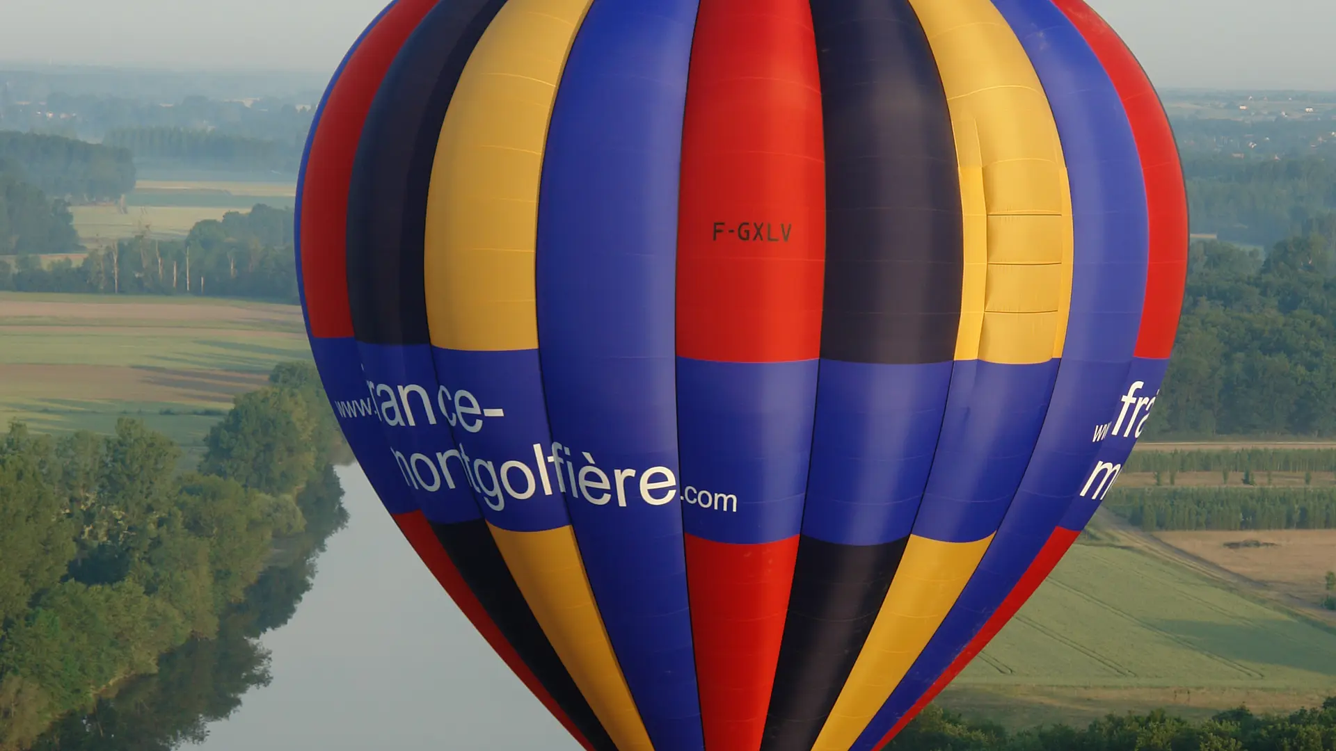 Vol-en-montgolfiere-France-Montgolfiere