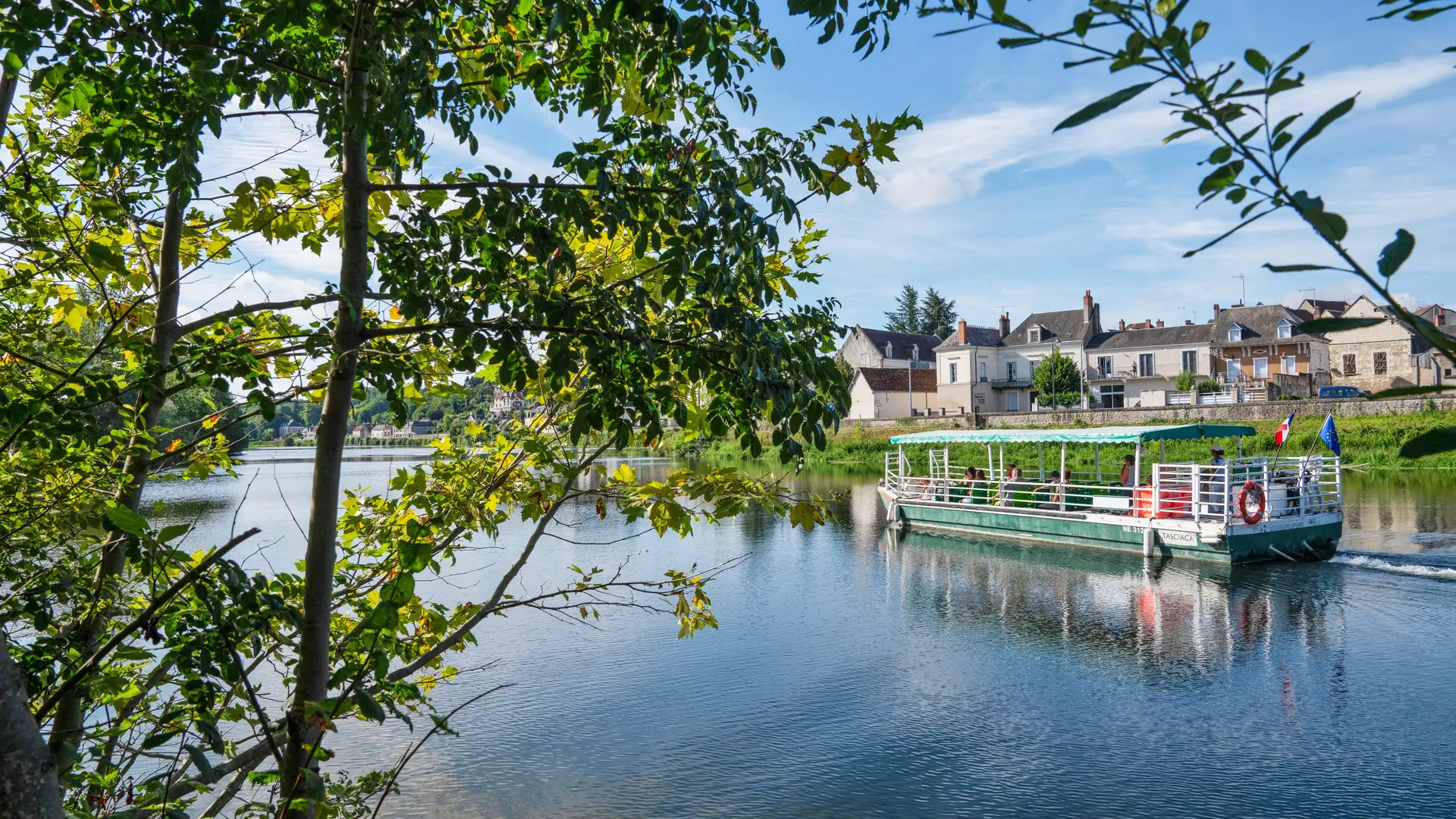 Tasciaca-bateau-sur-le-cher