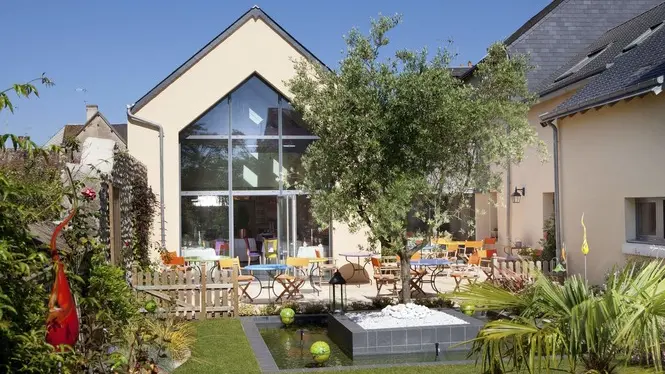 Hôtel - restaurant O en couleur à Oucques