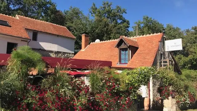 Facade - restaurant Le Bousquet