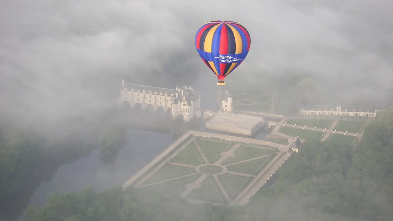 Vol-en-montgolfiere-France-Montgolfiere