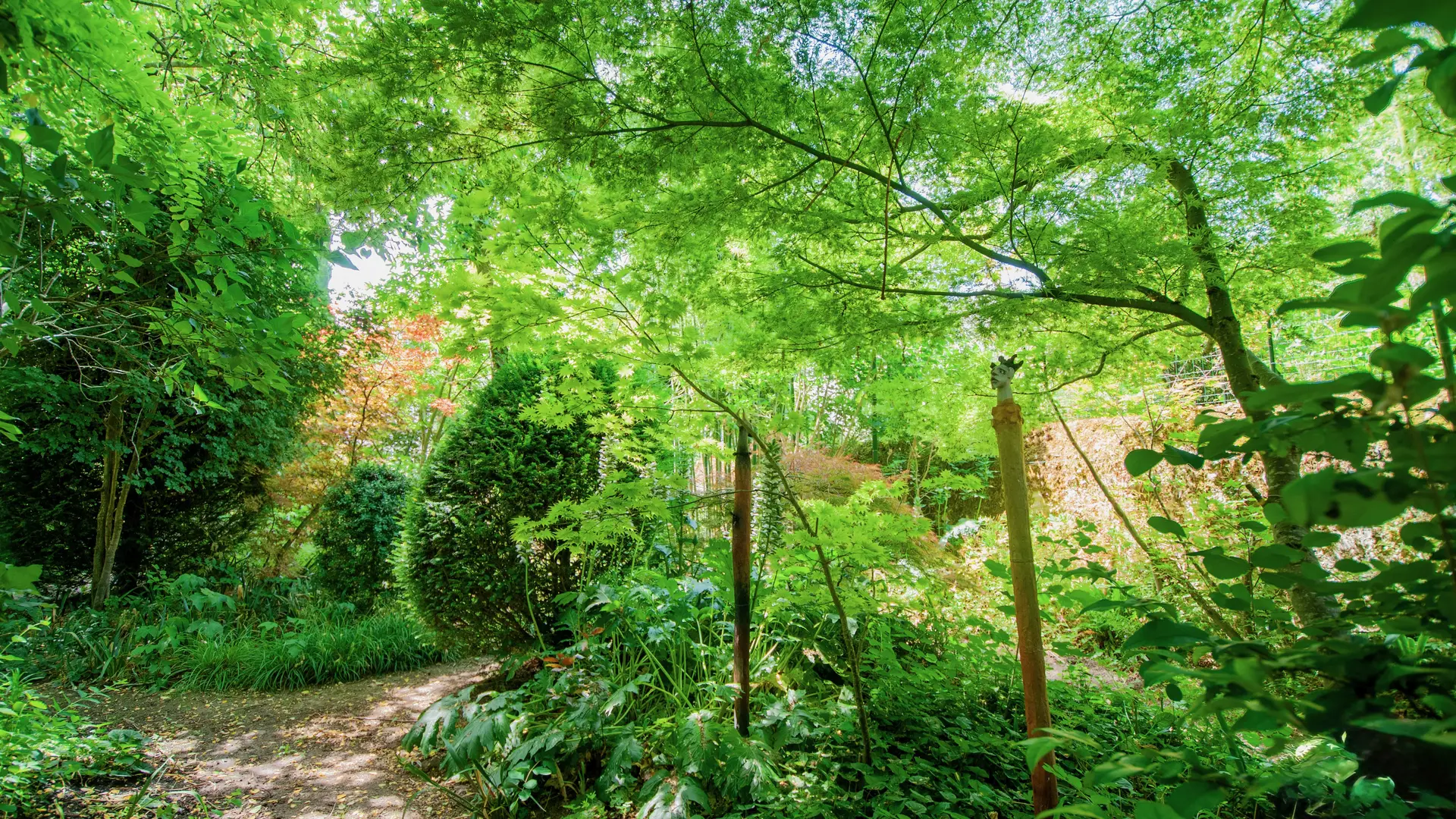 Un parc paysager et verdoyant