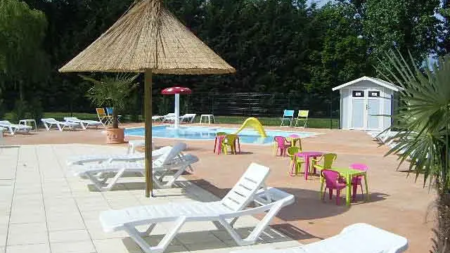 pataugeoire-camping-couleurs-de-monde-faverolles-sur-cher