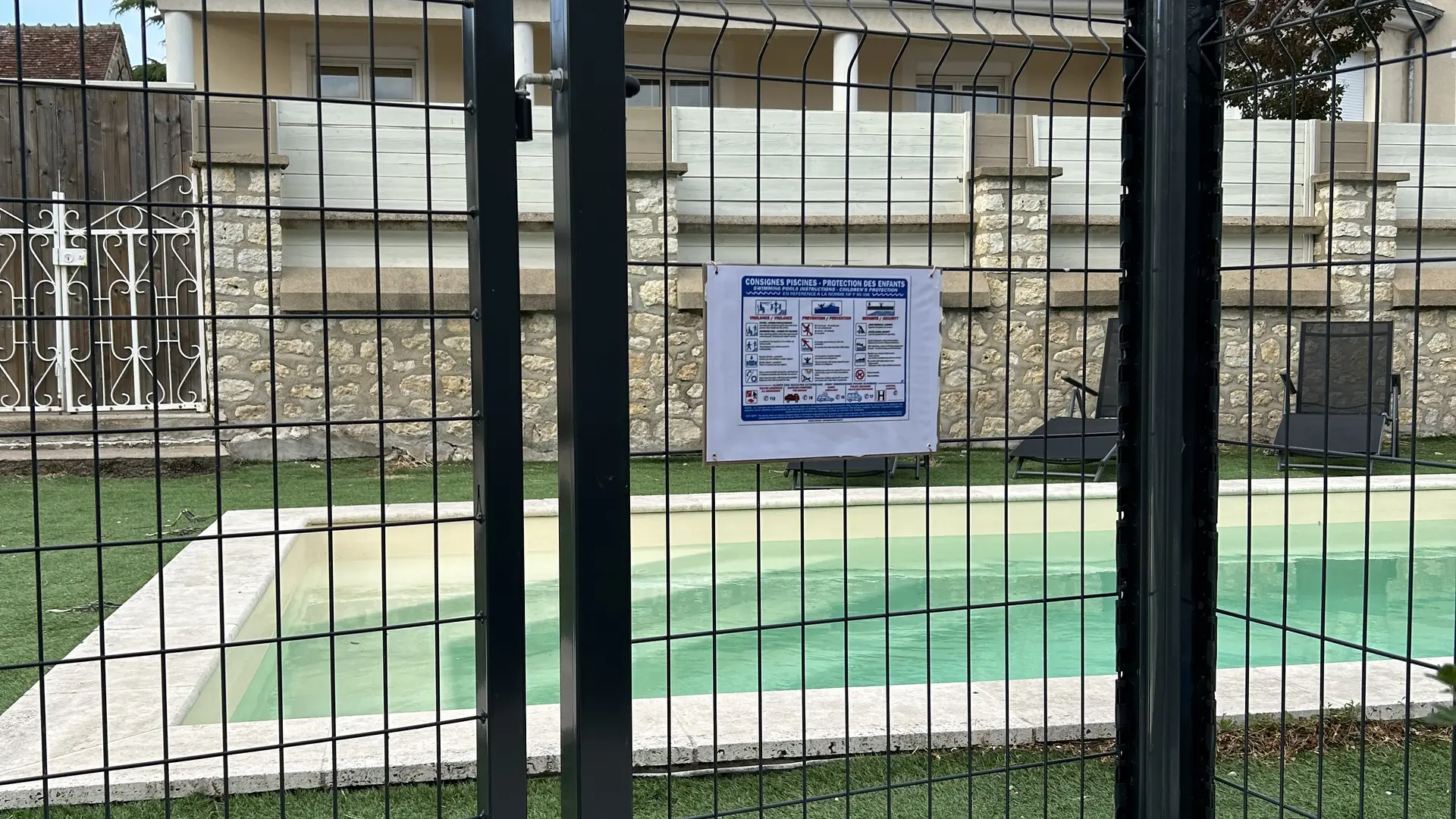 accès piscine