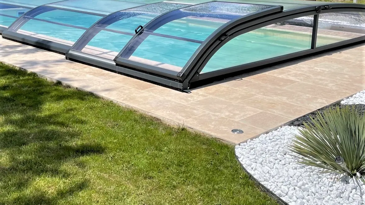 piscine couverte gîte de poulas 2