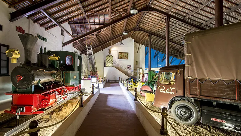 Musée Maurice Dufresne - Salle Bleriot - Camion Poulin