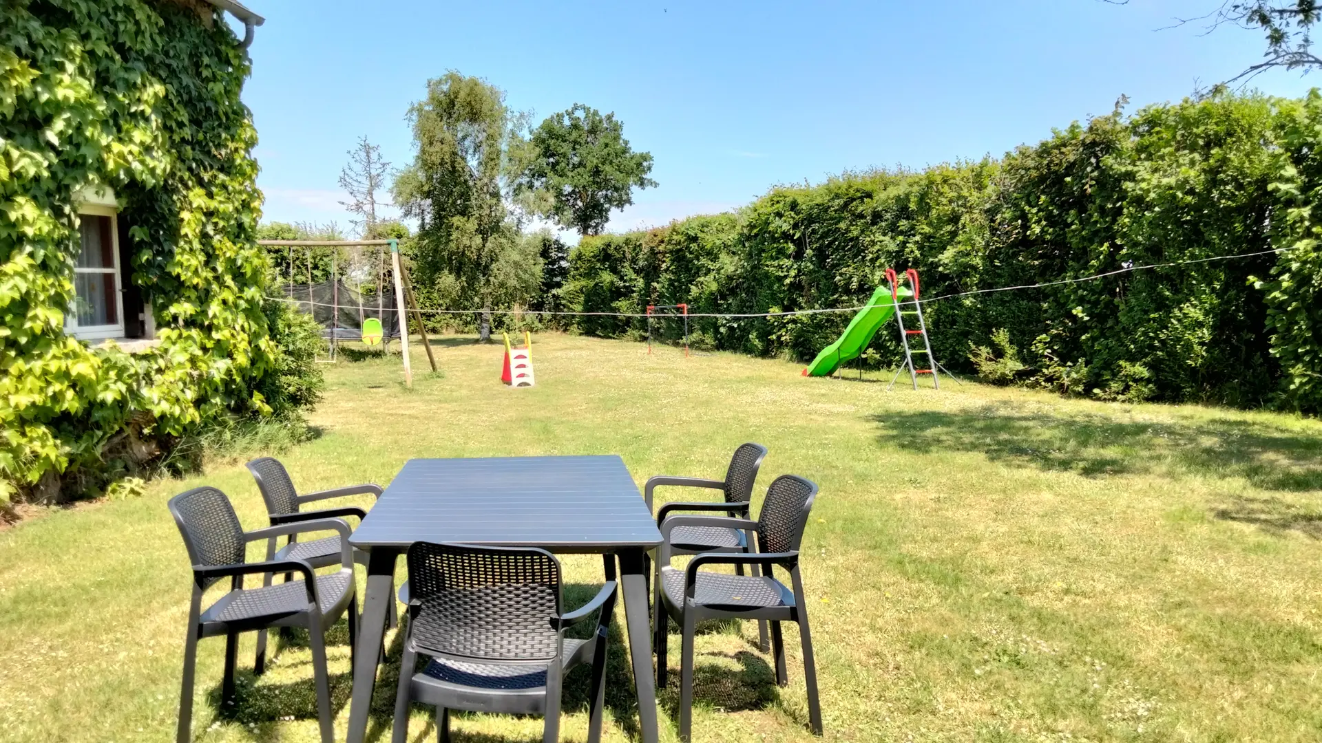 salon jardin gite famili et jeux