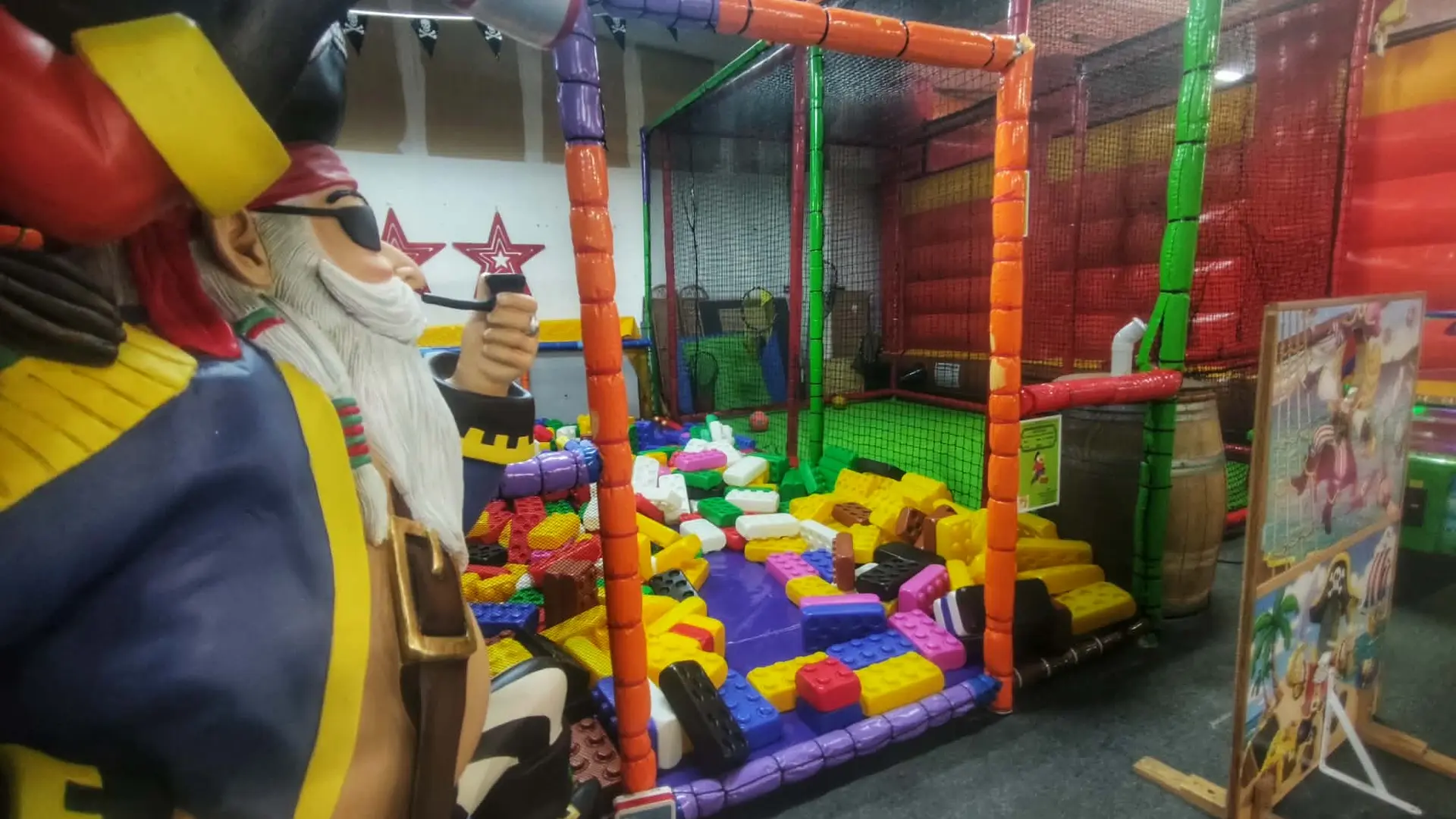 sologne-loisirs-tourisme-récré-pirates-jeux-indoor-bloc-lego-enfants ©solognecotesudtourisme