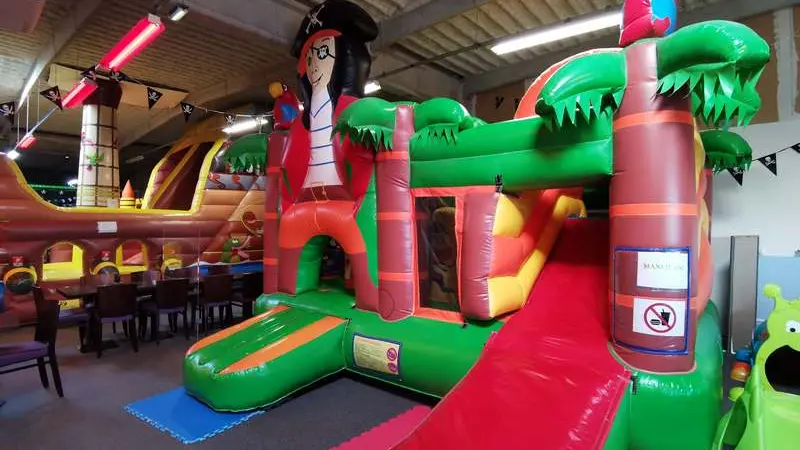 tourisme-sologne-enfants-romorantin-larécrédespirates-structuresgonflables