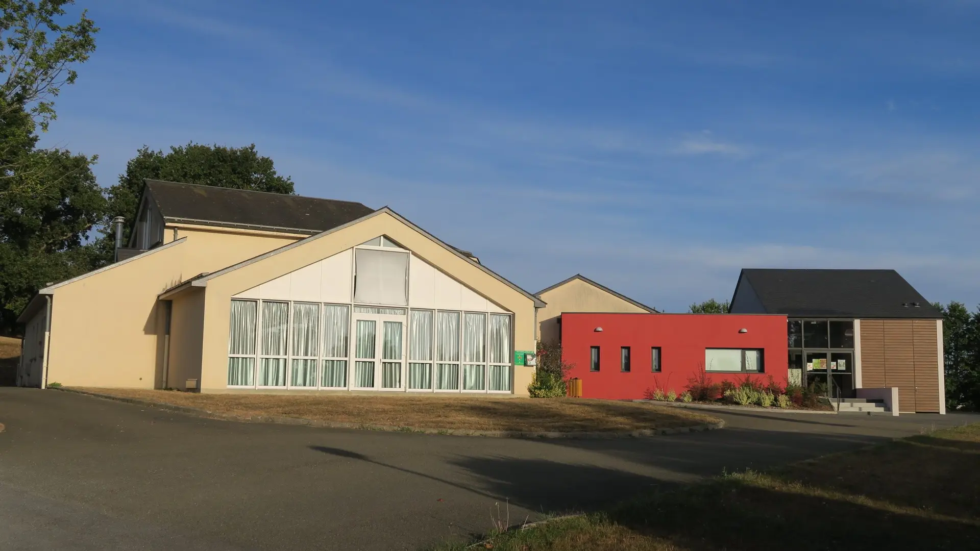 53PARNE-16B01-salle-polyvalente