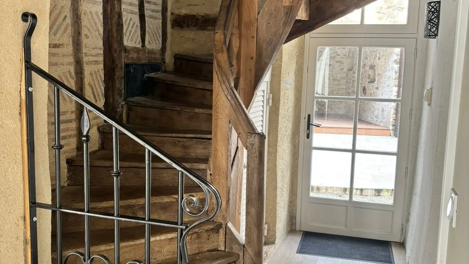 escalier gite la pierre du bonheur