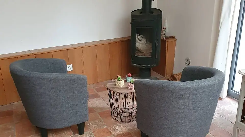 5d1aef8a-2dfd-4106-a933-31d577660260