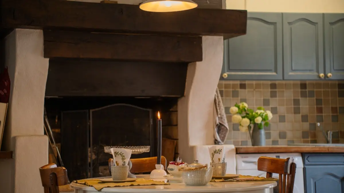 81817 - espace repas et cuisine