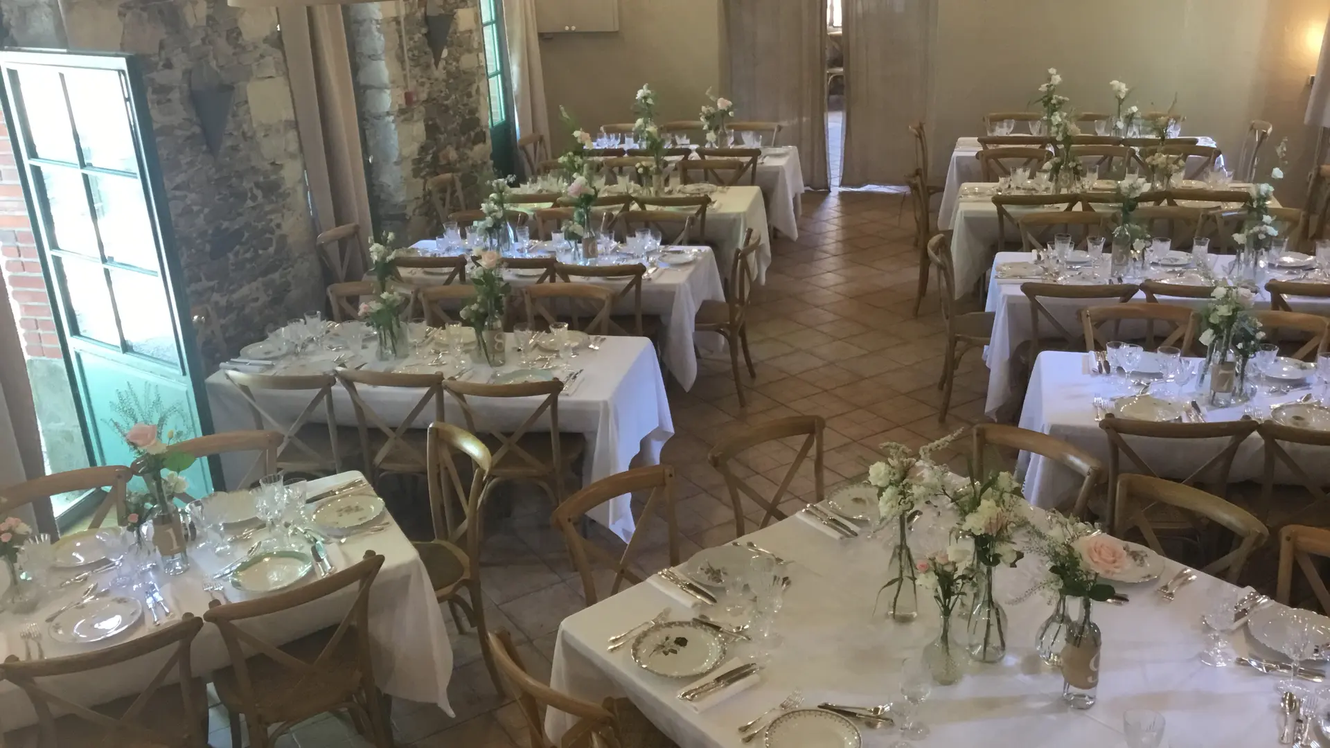 La cour des montys. Une des salle version bistrot