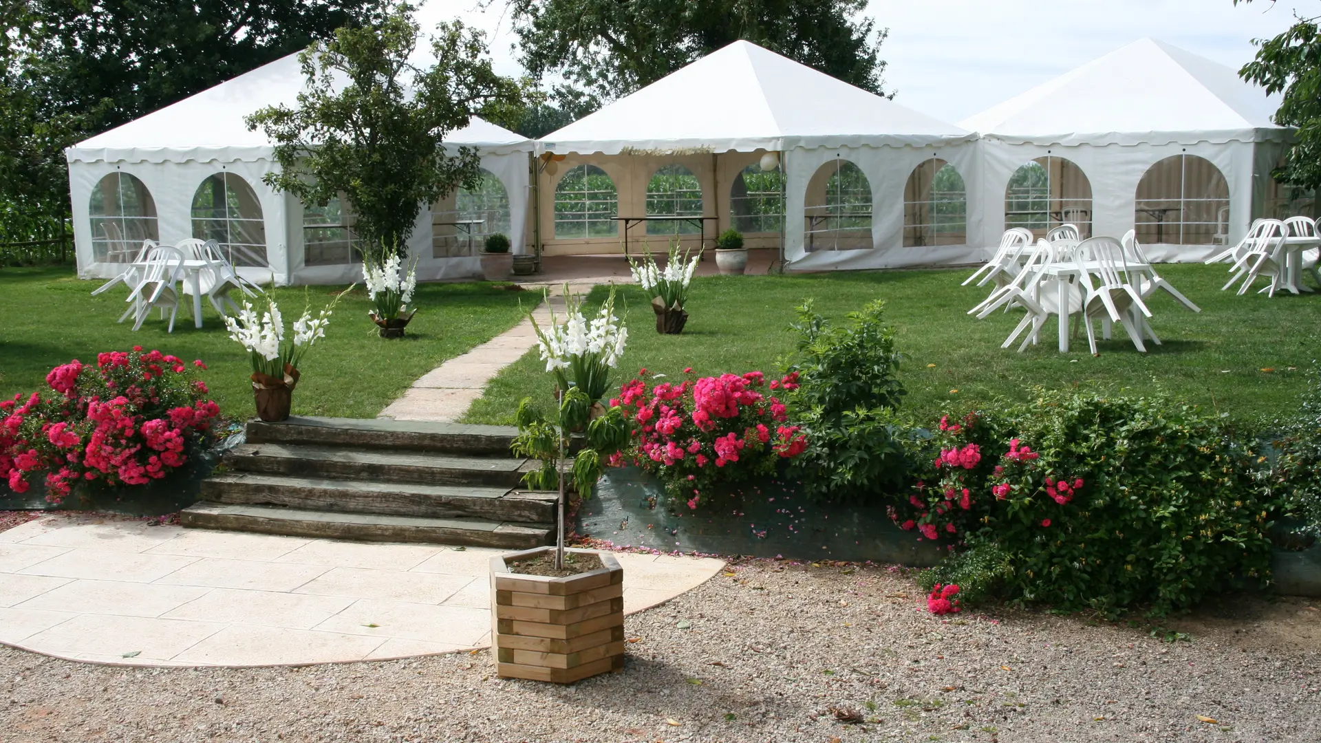 Le Pontaubeau - Vivoin - espace réception exterieur