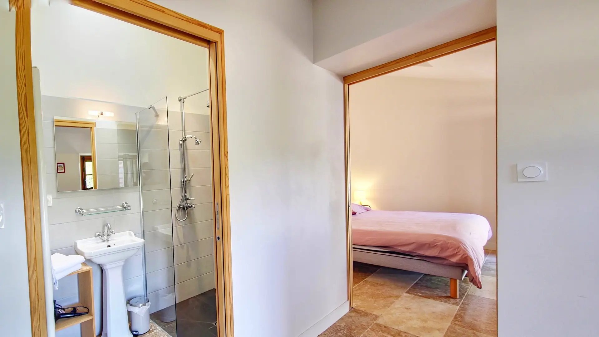 chambre du RDC avec SDB privative de plein pied