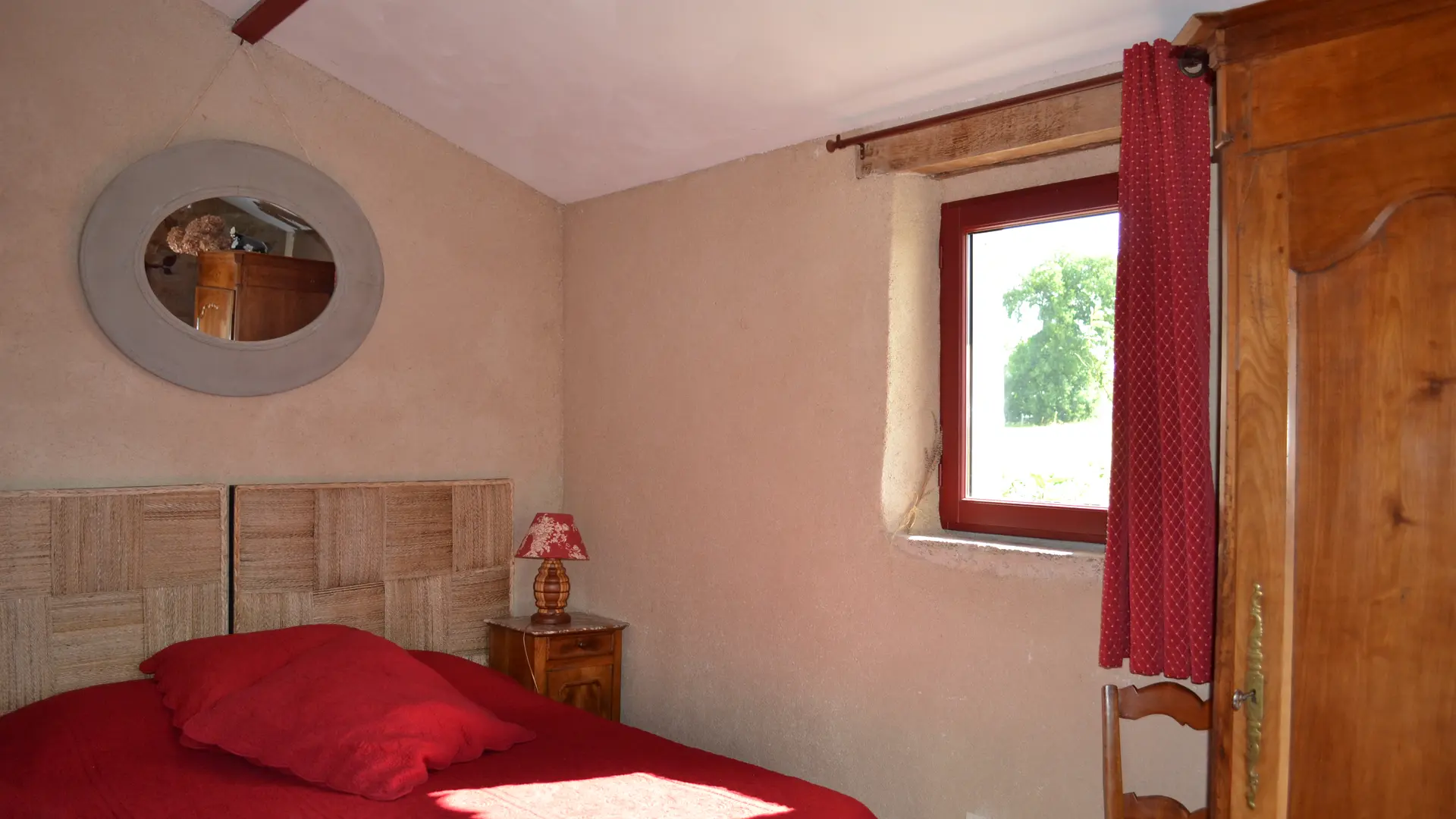 Gîte de la Bergerie : Colombier de Philomène, 1 lit double, 1 lit simple