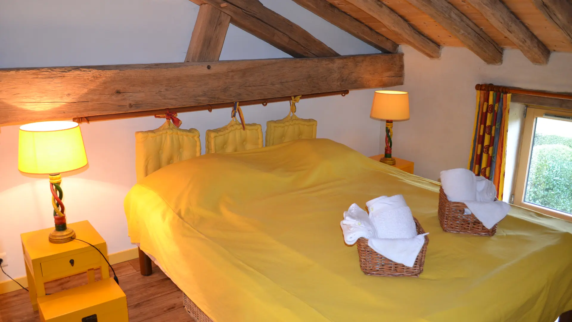 Chambre Tournesol, lits double ou simples (2p)