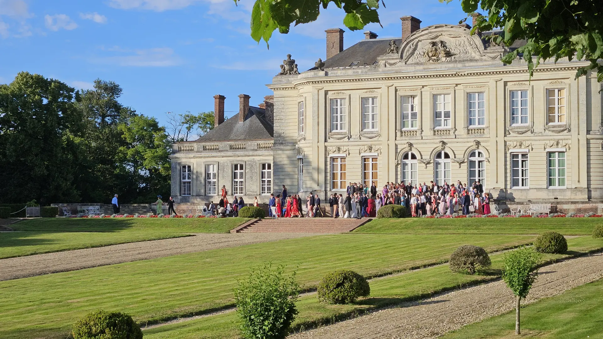 cocktail de mariage devant le château