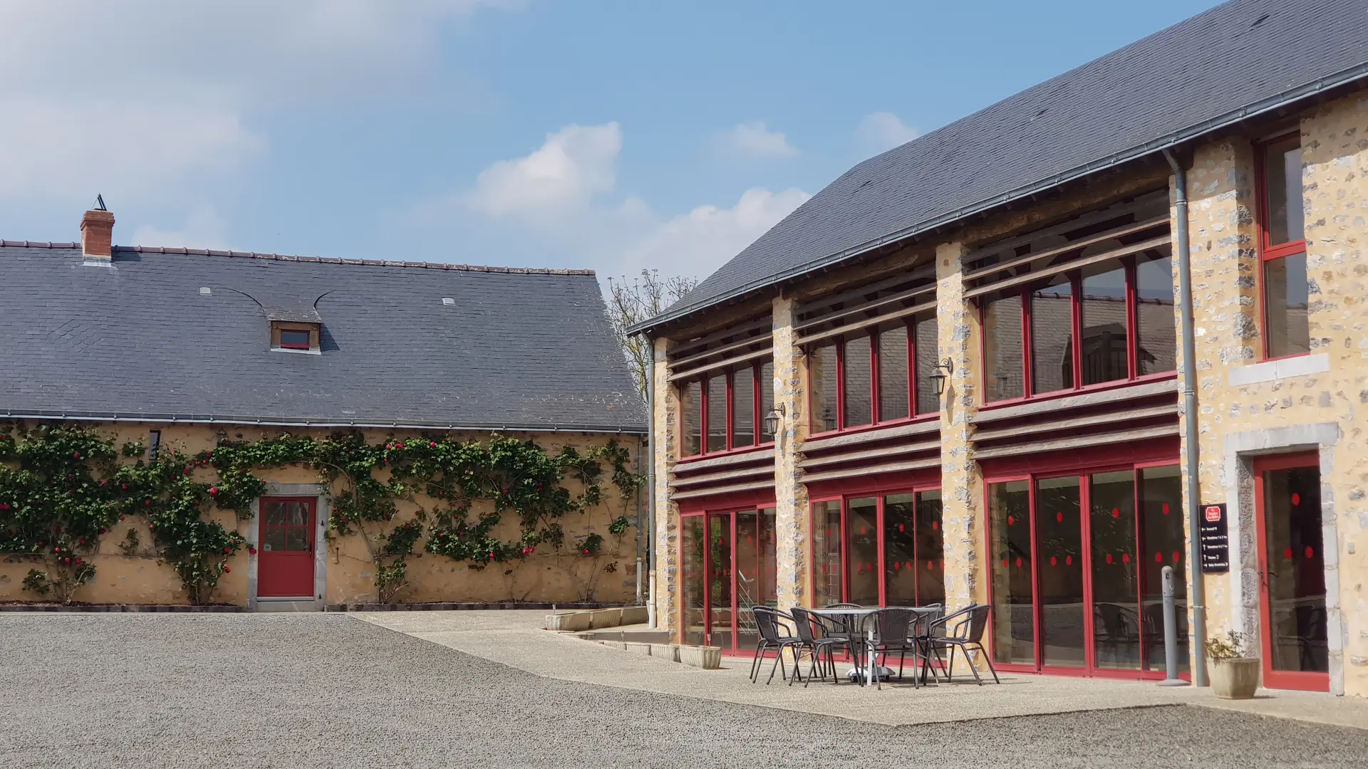 Le Domaine des Hallais loge et grange