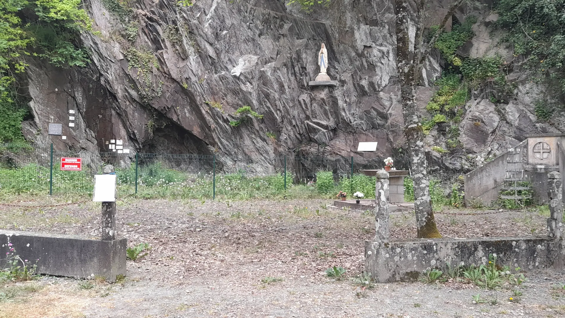 La Grotte des Chapelles