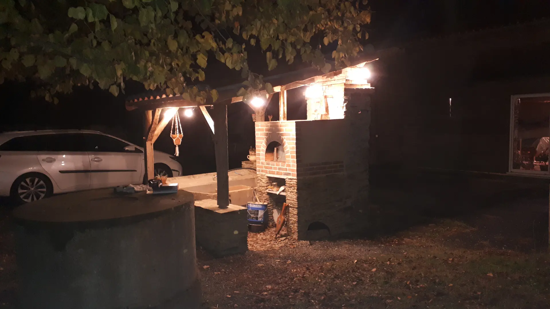 Four à bois sous le lavoir - ambiance guinguette