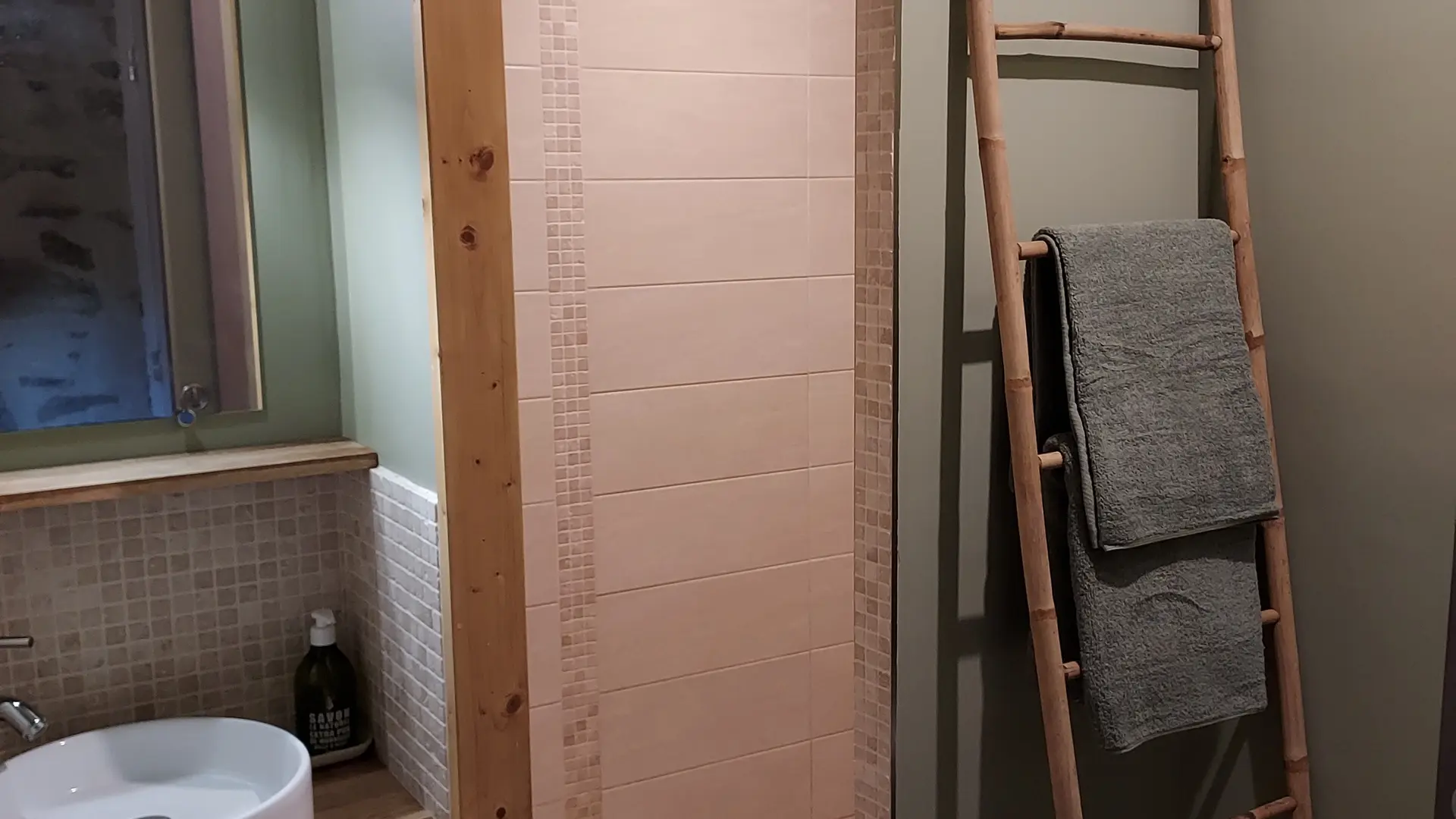 Salle de bain Gîte de la Hautardière à Saint Etienne de Montluc