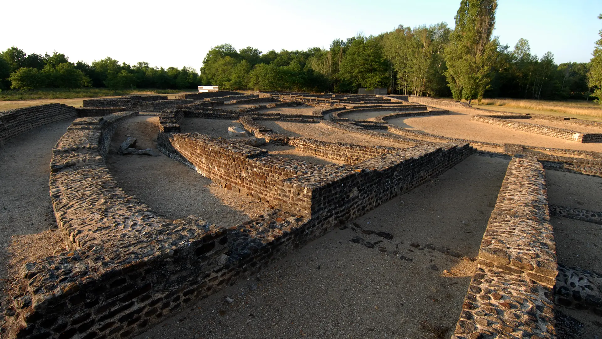 Randonnée pédestre. Le Lude
