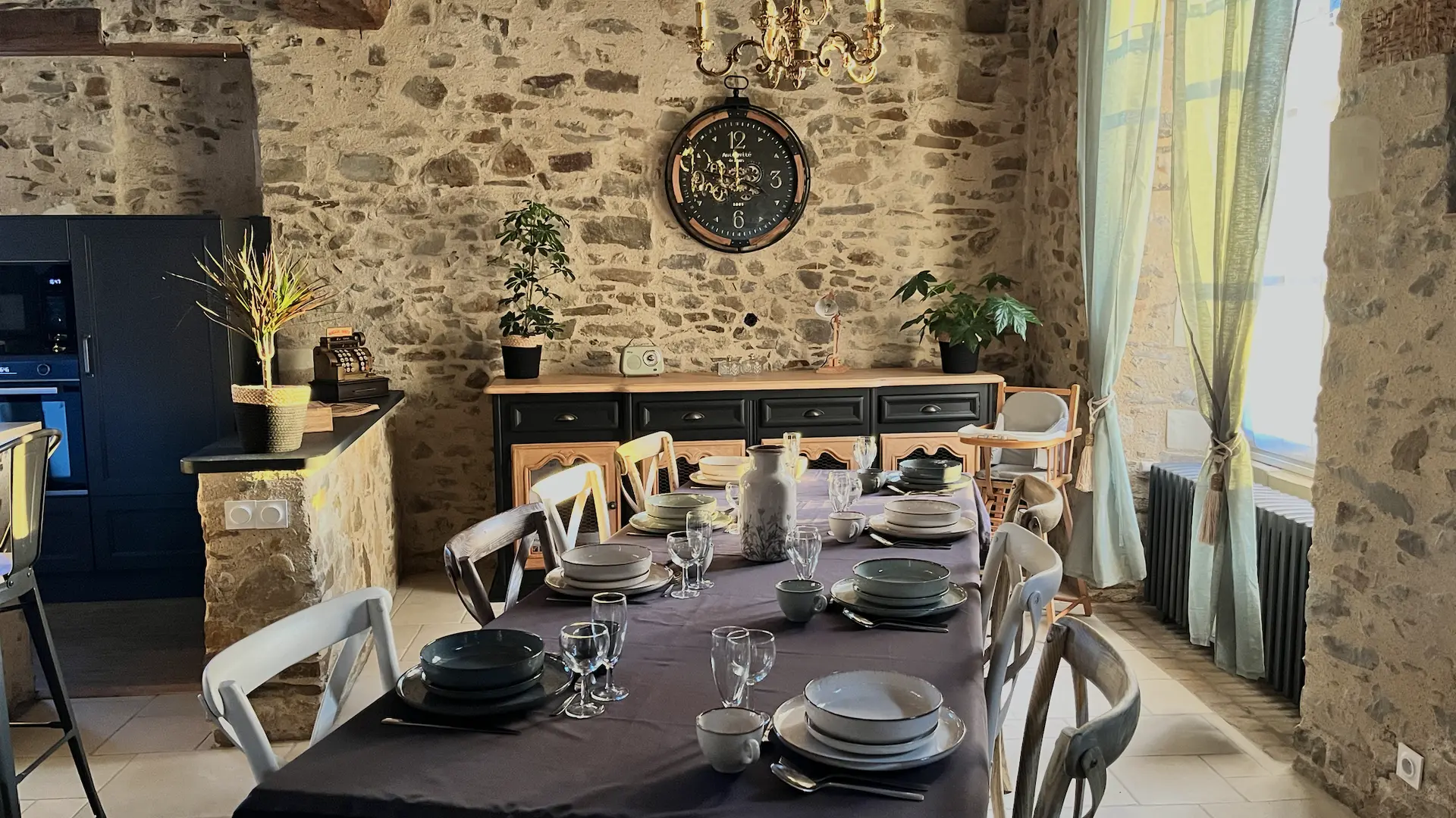 salle à manger la pierre du bonheur