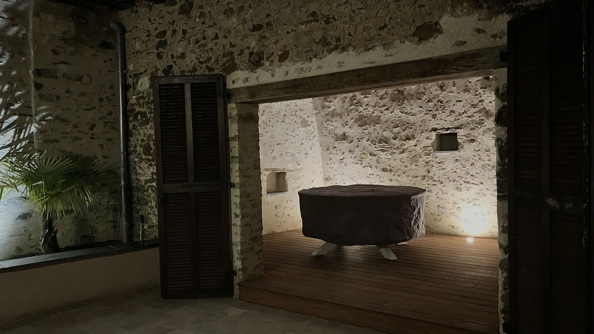 coin terrasse abrité la pierre du bonheur