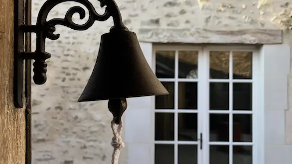 la cloche de la pierre du bonheur