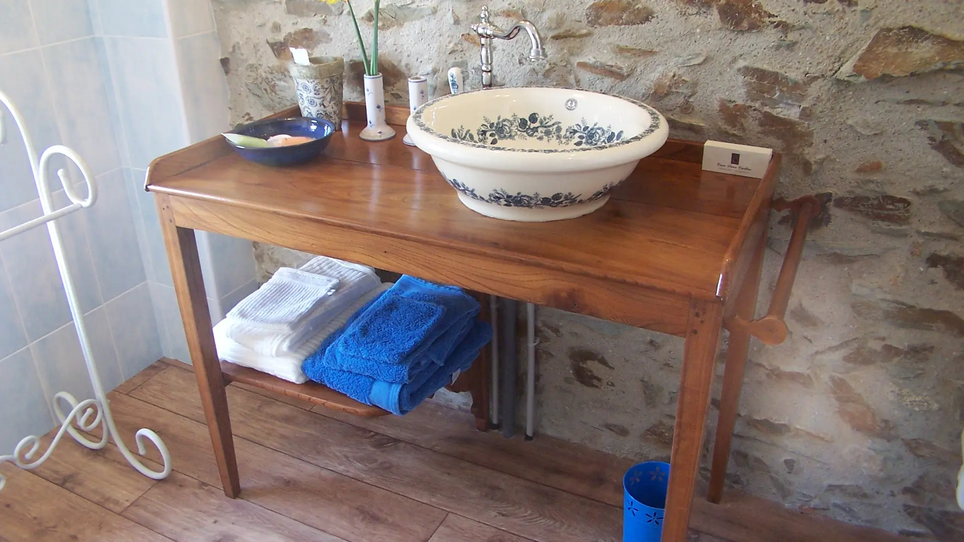 Gîte de la Bergerie : Céleste, salle de douche (2p)