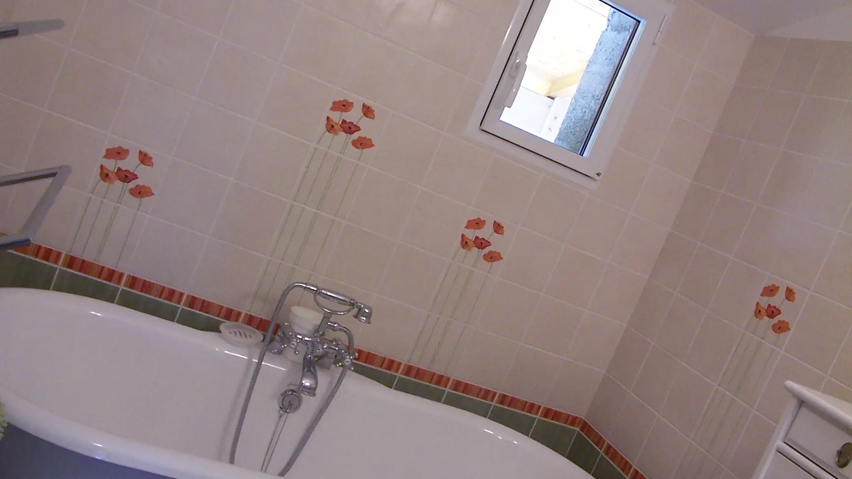 Gîte de la Bergerie : Chambre à Mouton (4p), salle de bain