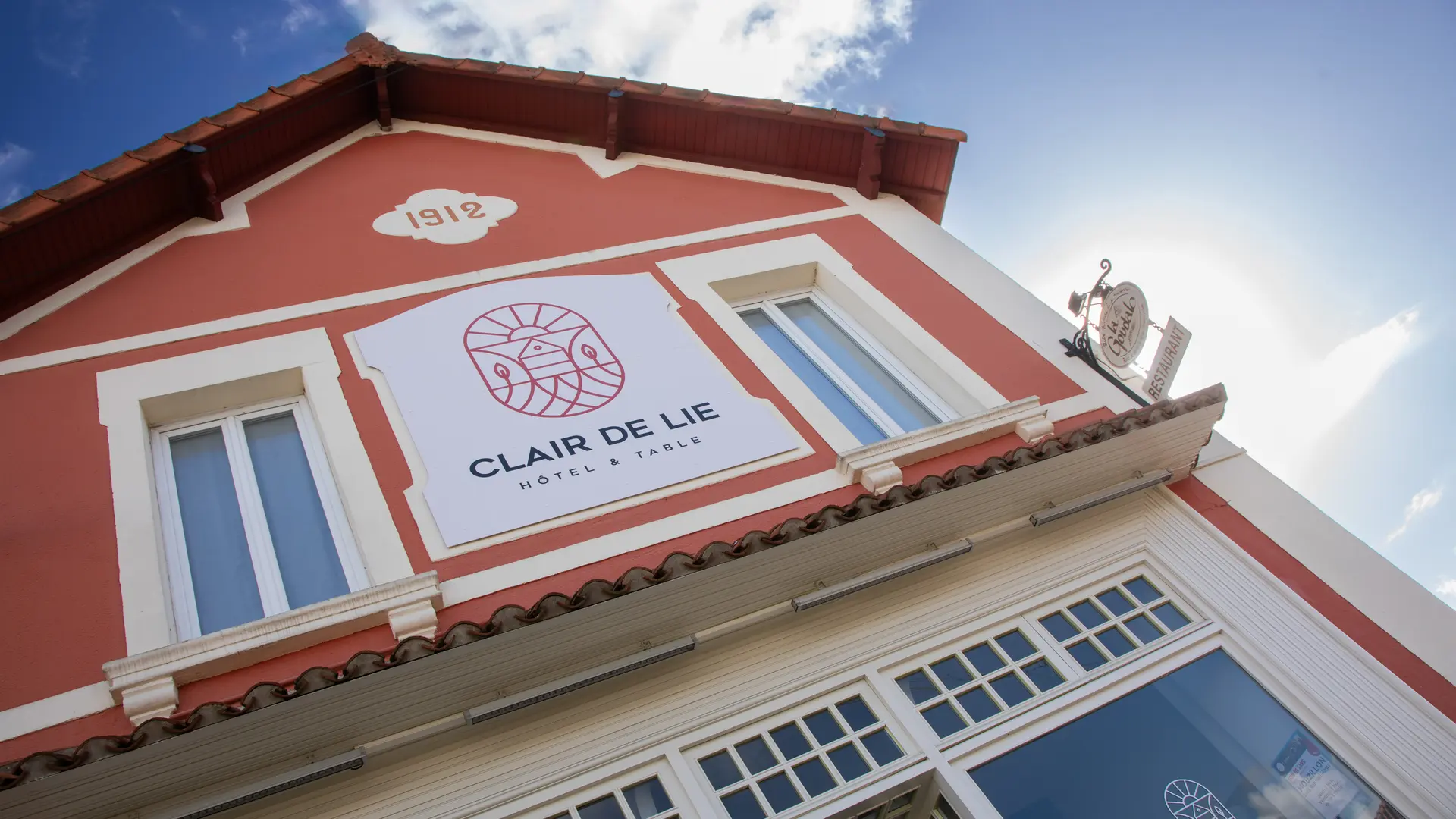 Clair de lie Vallet Facade