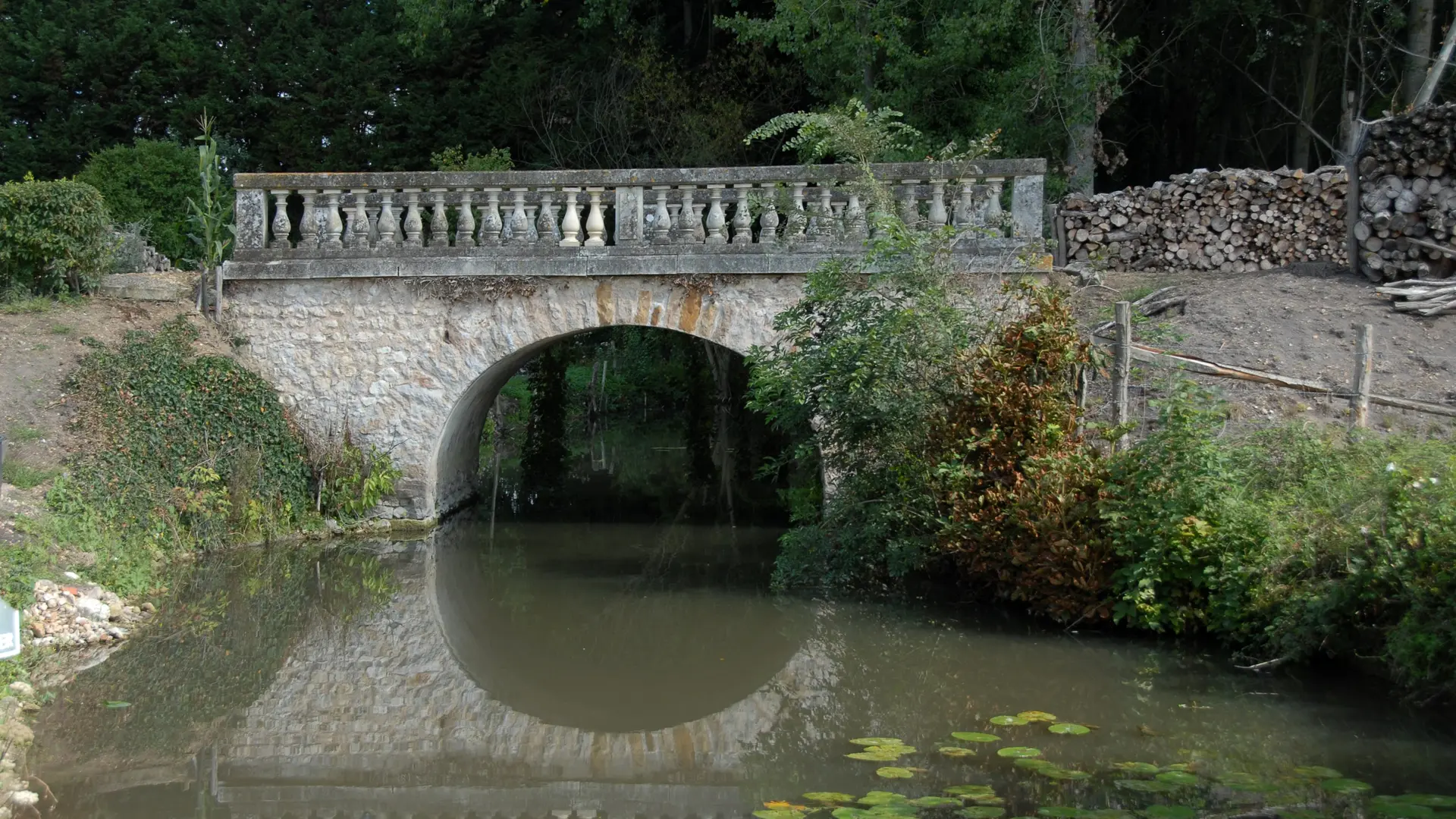 Randonnée pédetre.Dissé sous le Lude