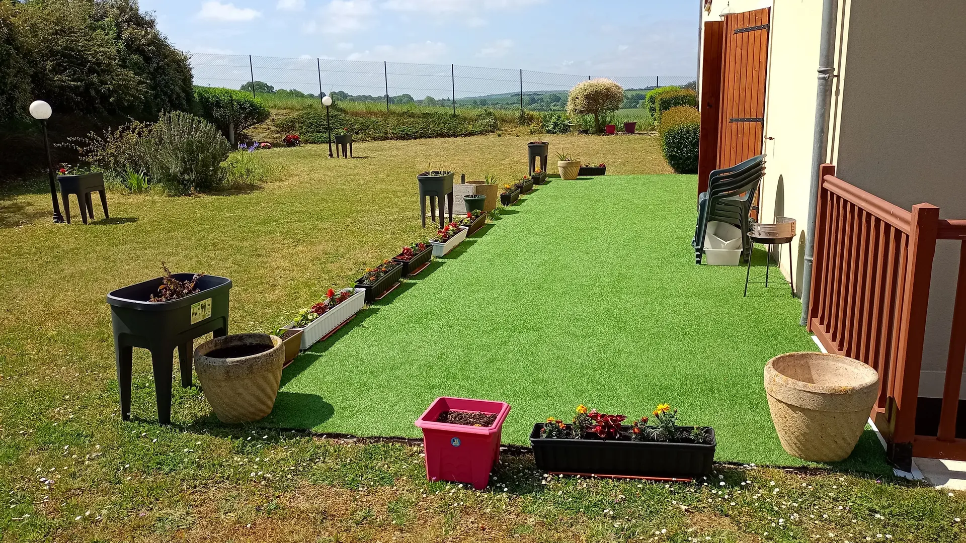 EXTERIEUR VUE SUR JARDIN