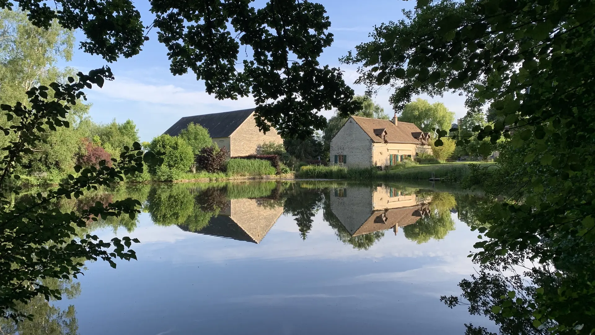 Chambres d'hôtes La Basse Cour - Ancinnes - lac au printemps