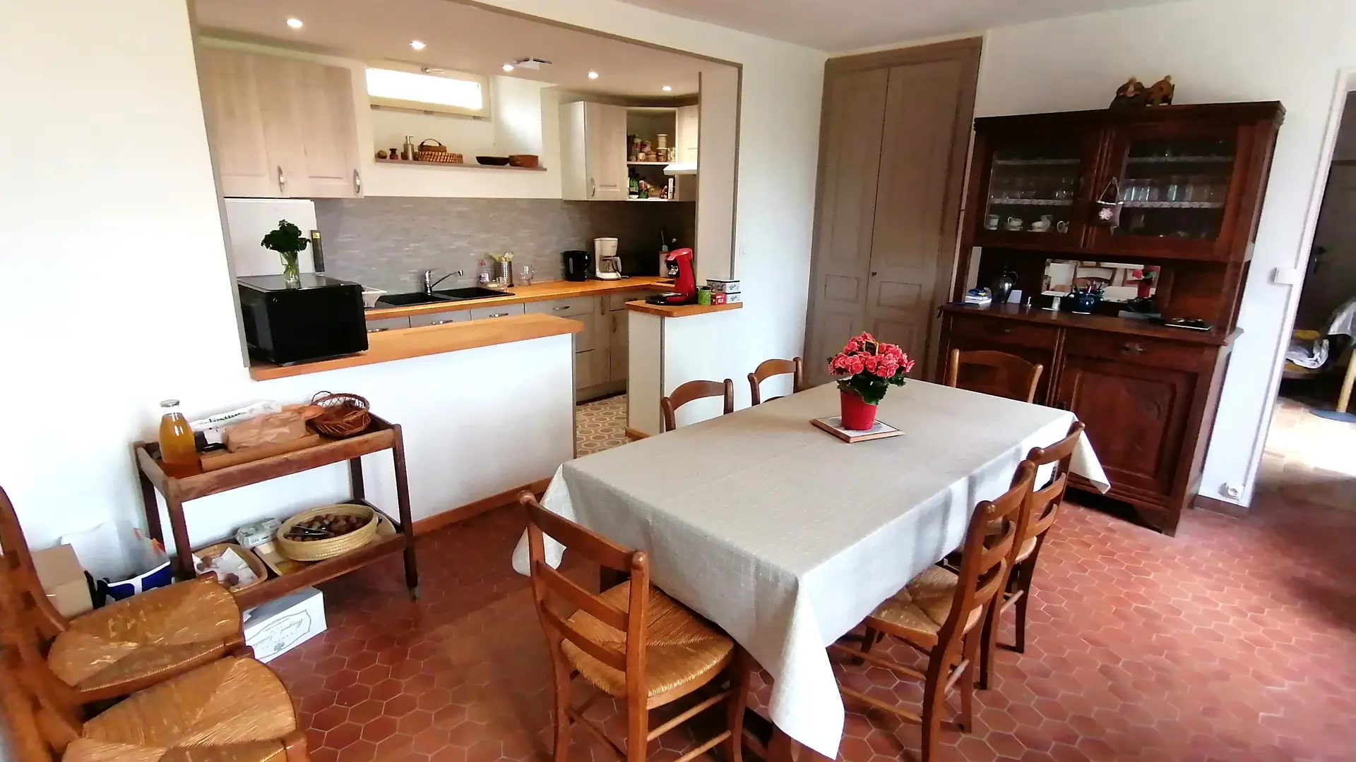 Meublé Beauregard - Fresnay-sur-Sarthe - cuisine / salle à manger