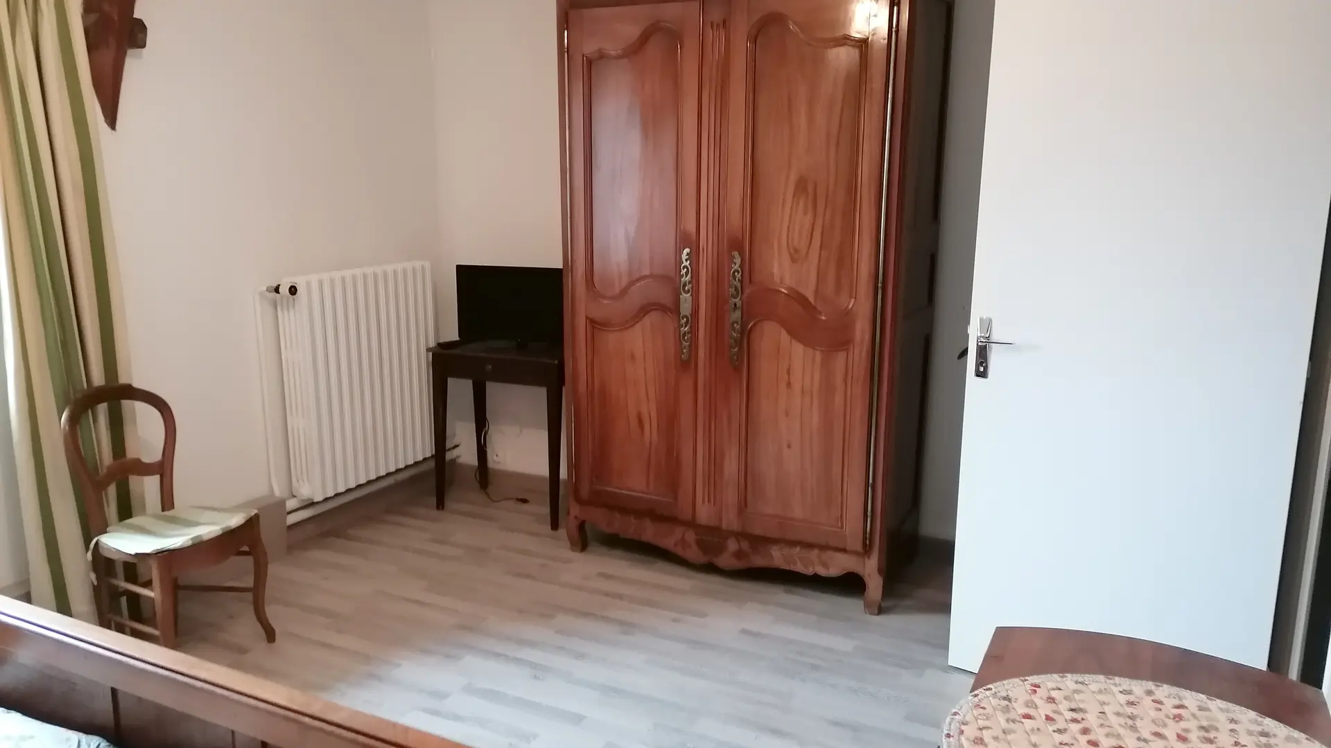 Meublé Beauregard - Fresnay-sur-Sarthe - chambre étage